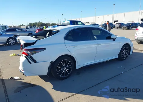 2021 Toyota Camry Se z USA, uszkodzony, nr VIN 4T1G11AK0MU535552